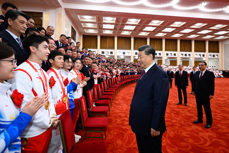 2022年4月8日,习近平总书记会见北京冬奥会、冬残奥会突出贡献集体代表、突出贡献个人和中国体育代表团成员。