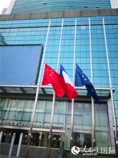 法国驻武汉总领事馆向抗疫一线人员致敬【2】